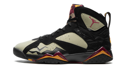7 SE "Black Olive" DN9782 001