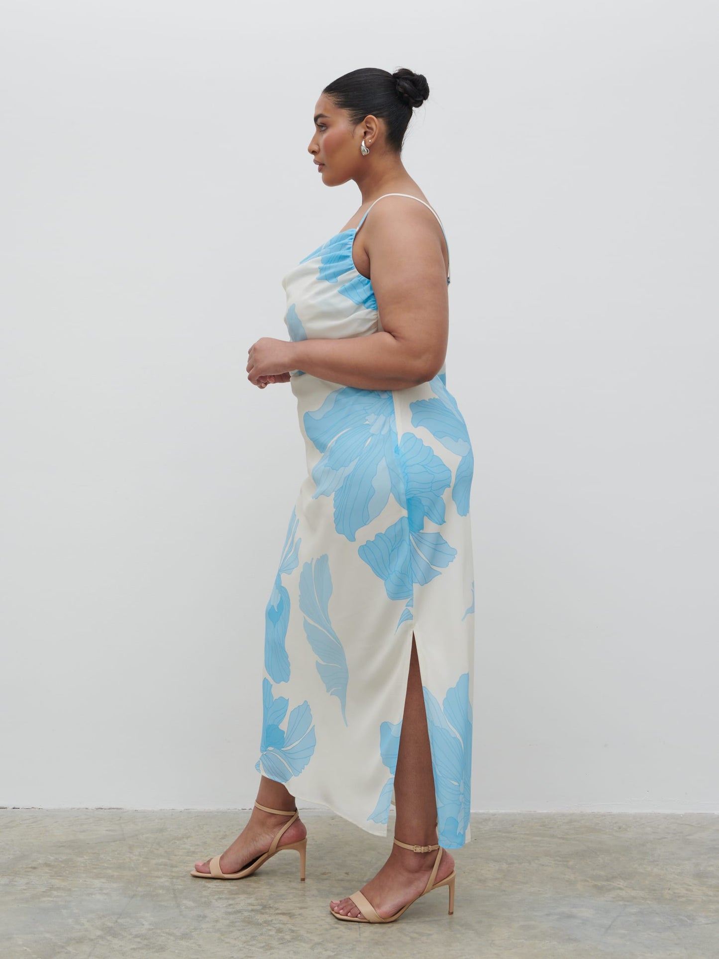 Keisha Ruched Midaxi Dress Curve - Blue and Cream Floral