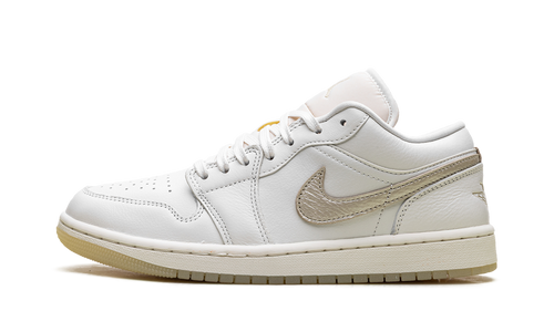 1 Low SE WMNS "Metallic Team Gold" HV5157 100